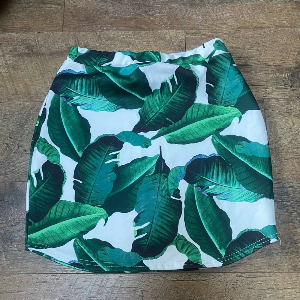 Misguided leaf print mini scuba skirt 6
